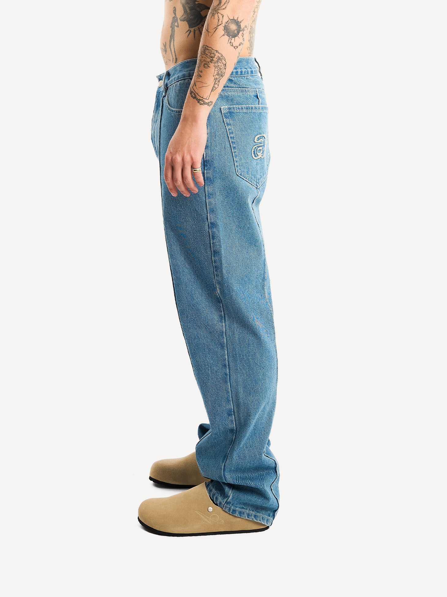 Pleated Wide Fit Jeans - Image 5